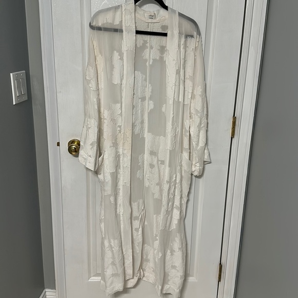 Aritzia Other - Aritzia kahlo robe